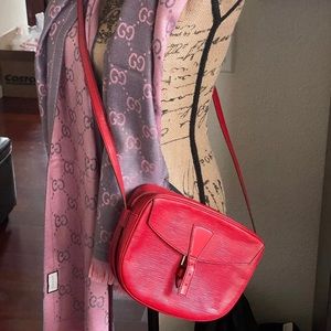 Red Epi Louis Vuitton Jeune Fille